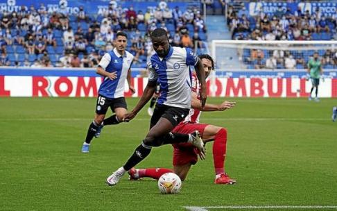 Mamadou Sylla, durante el partido de esta temporada entre el Deportivo Alavés y el Atlético de Madrid en Mendizorroza. Foto: Iñigo Foronda