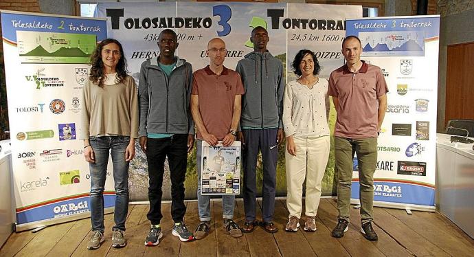 Presentación ayer del T3T con los participantes Aitziber Ibarbia, Robert Pkemboi y Matthew Kiptanui.