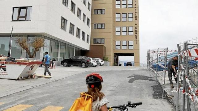 Hotel del alto de San Bartolomé, junto al que se construirá la segunda Talent House.