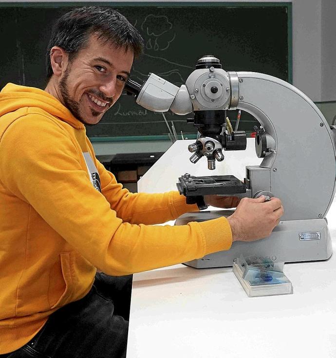 Eneko Llinás Villasante, profesor de Biología y Geología de Secundaria en Olabide Ikastola.