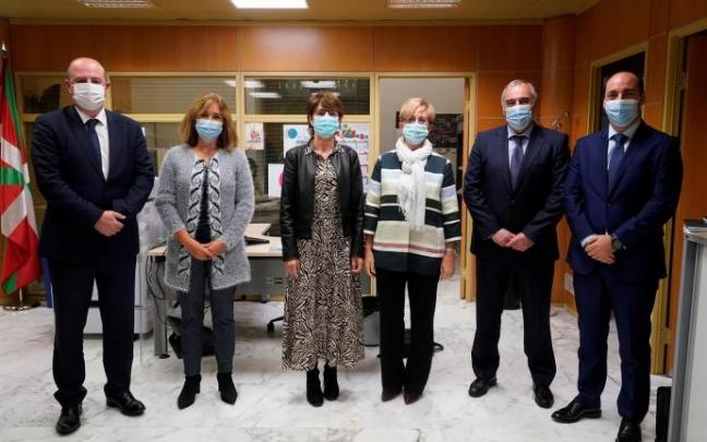 La consejera de Desarrollo Económico, Sostenibilidad y Medio Ambiente, Arantxa Tapia, junto a su equipo La consejera de Desarrollo Económico, Sostenibilidad y Medio Ambiente, Arantxa Tapia, junto a su equipo