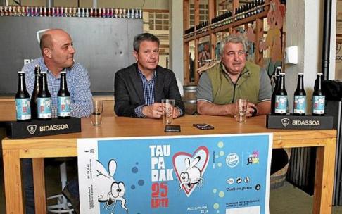 De izda. a dcha., Arellano, Santano y De la Hera, en las instalaciones de Bidassoa Basque Brewery. De izda. a dcha., Arellano, Santano y De la Hera, en las instalaciones de Bidassoa Basque Brewery.