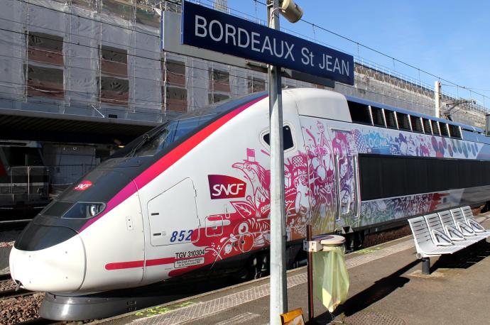 Tren TGV en la estación de Saint - Jean, en Burdeos.