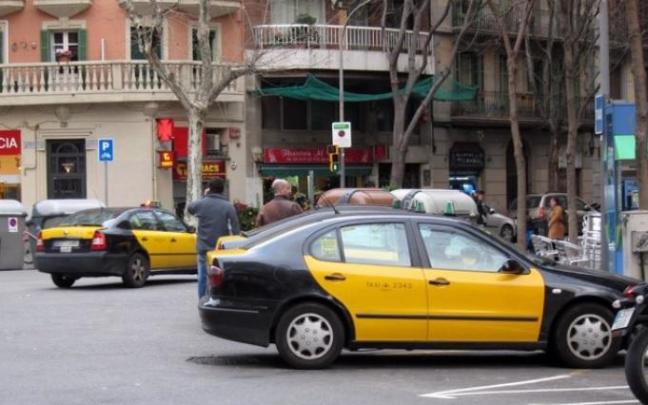 El concejal robó el taxi y se llevó 10.000 euros en efectivo. El concejal robó el taxi y se llevó 10.000 euros en efectivo.