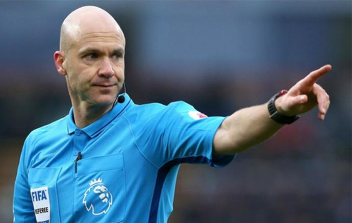 Anthony Taylor, en un partido de la Premier.