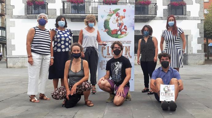 Representantes institucionales y de las compañías en el acto de presentación.