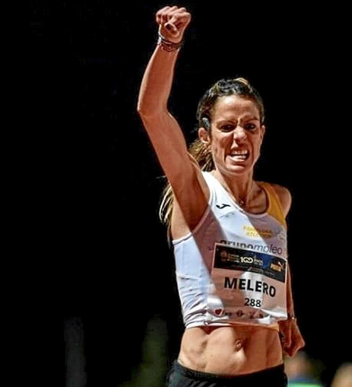 Maitane Melero, celebrando su triunfo en el Campeonato de España de 10.000 en pista. Foto: RFEA