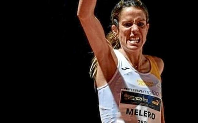 Maitane Melero, celebrando su triunfo en el Campeonato de España de 10.000 en pista. Foto: RFEA