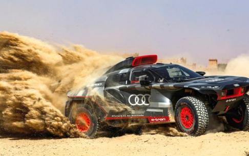 Audi RS Q e-tron que pilotará Carlos Sainz en busca de su cuarto título del Dakar.