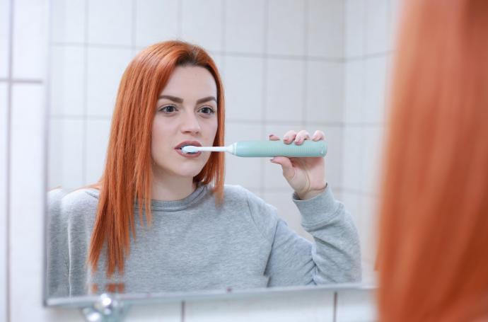 Cepillarse los dientes regularmente puede ayudar a prevenir un infarto.
