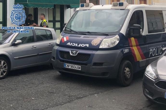 Furgón de la Policía Nacional en Telde.