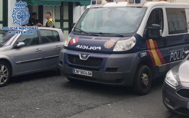 Furgón de la Policía Nacional en Telde.