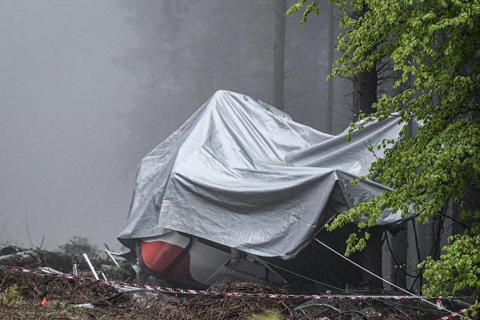 Tres arrestados por la caída del teleférico que provocó 14 muertes en Italia.