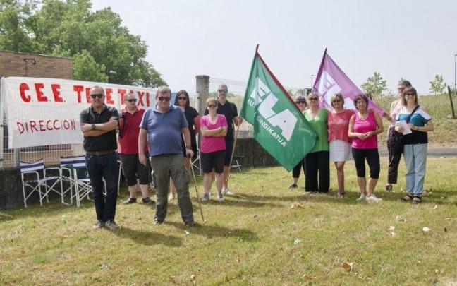 Empleados y empleadas, en la concentración celebrada en el polígono Agustinos. Empleados y empleadas, en la concentración celebrada en el polígono Agustinos.