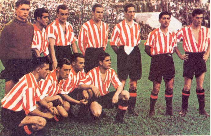 Formación del Athletic, campeón de Copa en 1943 tras vencer al Real Madrid en el Metropolitano: Lezama, Elices, Ortiz, Zarra, Oceja, Urra yNando (de pie); Panizo, Ortuzar, Mieza y Gainza (agachados)