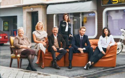 Imagen promocional de la familia Alcántara para la temporada 22 de 'Cuéntame cómo pasó'. Imagen promocional de la familia Alcántara para la temporada 22 de 'Cuéntame cómo pasó'.