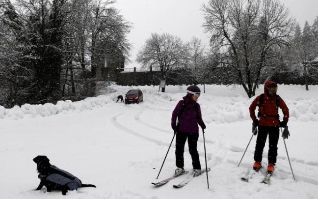 La nieve se ha hecho presente en el Pirineo navarro.
