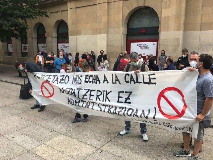 Concentración en contra del Decreto de medidas contra la temporalidad en Pamplona