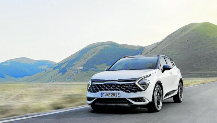 El nuevo Sportage, ya en su quinta generación, destaca por su espectacular diseño exterior, con un llamativo frontal y superficies limpias y musculosas que aportan solidez y dinamismo dentro de un conjunto muy armónico y sofisticado. Fotos: Kia/T.P.