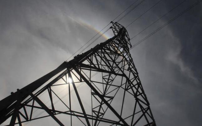El 'pool' registrará este domingo un precio medio de 201,34 euros/MWh. El 'pool' registrará este domingo un precio medio de 201,34 euros/MWh.