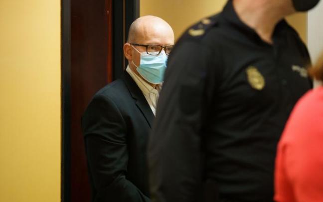 Thomas Handrick, condenado por el doble asesinato de su mujer y uno de sus hijos en una cueva en Adeje. Thomas Handrick, condenado por el doble asesinato de su mujer y uno de sus hijos en una cueva en Adeje.