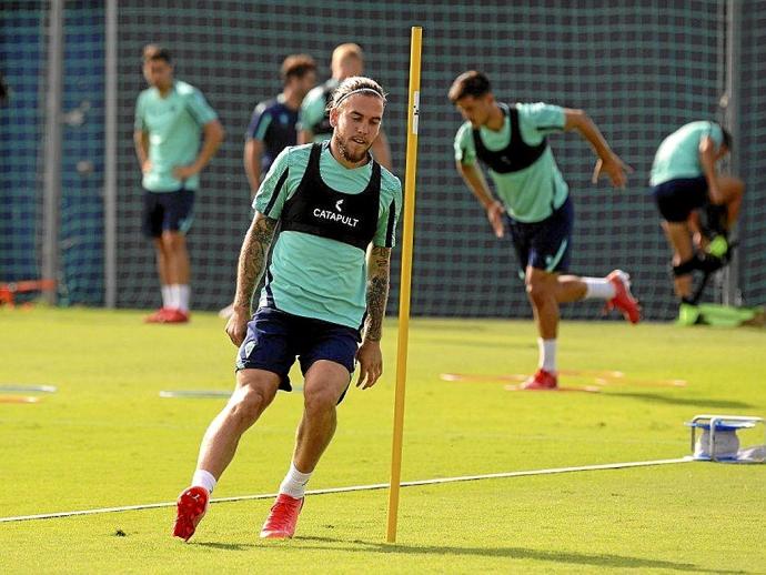 Álvaro Jiménez, durante un entrenamiento. Foto: Cádiz C.F.