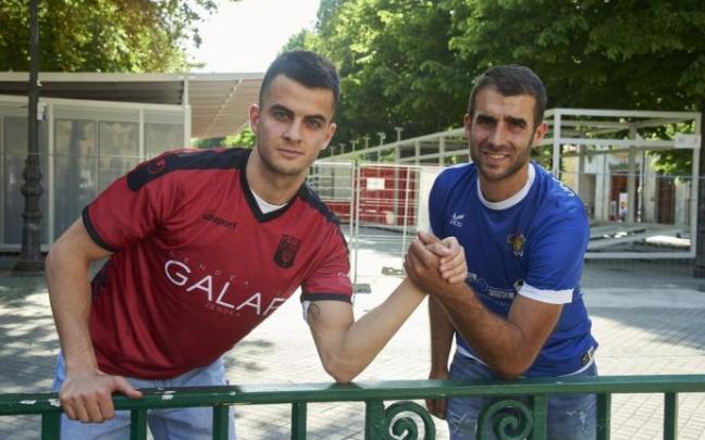 Los capitanes Pablo Grande (izda, Subiza) y Gorka Bakaikoa (Txantrea), manteniendo un pulso en el Paseo Sarasate.