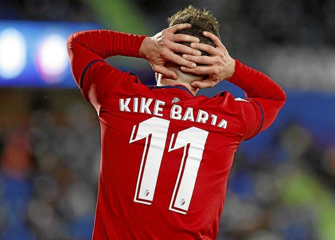 Kike Barja se echa a las manos a la cabeza durante un partido de la presente temporada. Foto: Club Atléico Osasuna