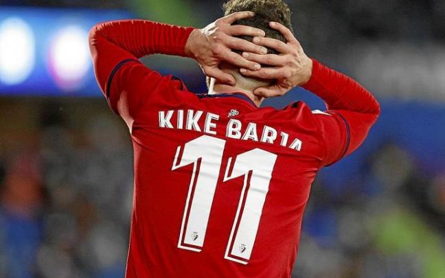 Kike Barja se echa a las manos a la cabeza durante un partido de la presente temporada. Foto: Club Atléico Osasuna