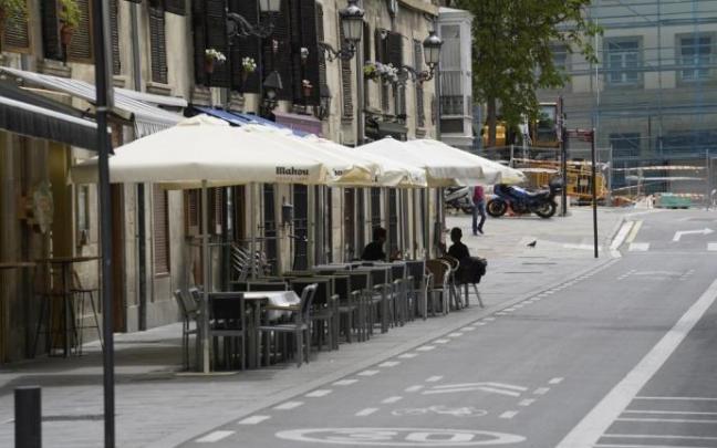 Velador de un establecimiento en la calle Mateo Moraza de Gasteiz.