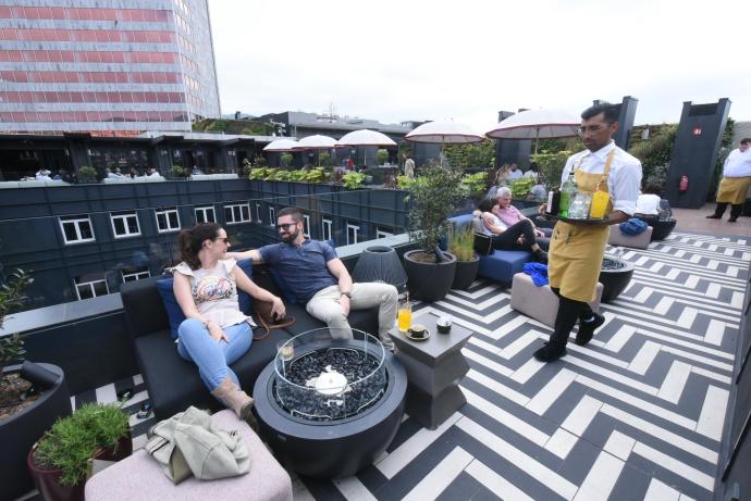 La última terraza de altura que se ha incorporado en Bilbao es la del Hotel Radisson Colection, ubicada en plena Gran Vía.