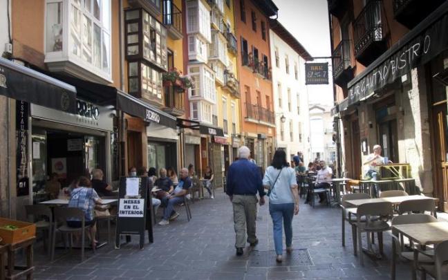 Ambiente en la céntrica calle Cuchillería.