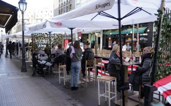 Imagen de archivo de una terraza en Bilbao. Imagen de archivo de una terraza en Bilbao.