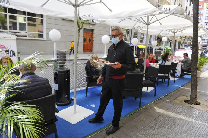 Una de las terrazas que se autorizaron en Bilbao para combatir los efectos de las restricciones en la hostelería