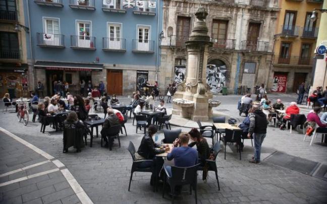Terrazas en la plaza de Navarrería. Terrazas en la plaza de Navarrería.