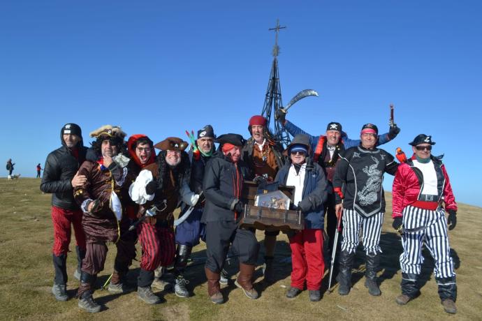 Los temidos 'piratas' cumplieron con el objetivo de colocar el Belén en Gorbea.