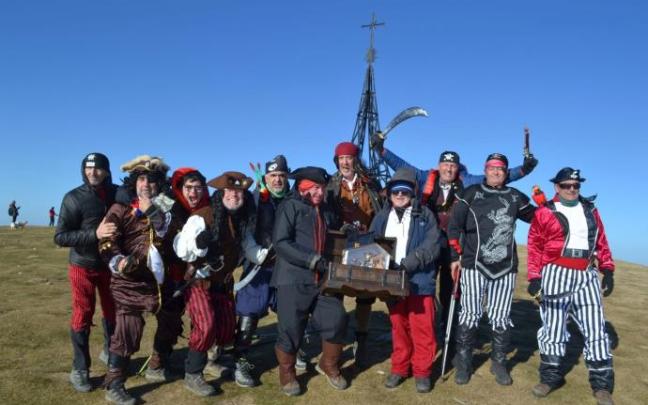 Los temidos 'piratas' cumplieron con el objetivo de colocar el Belén en Gorbea. Los temidos 'piratas' cumplieron con el objetivo de colocar el Belén en Gorbea.