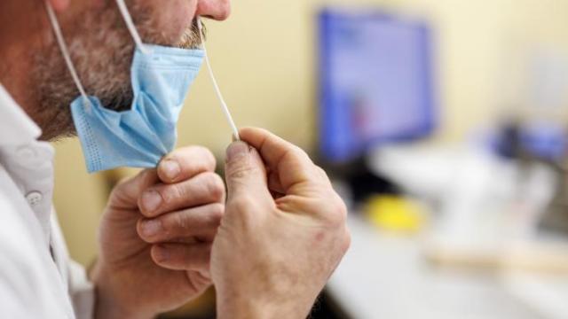 Los test de antígenos por vía nasal son una herramienta aceptable para descartar coronavirus.