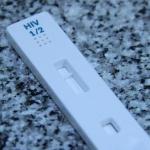 Imagen de archivo de un test rápido de VIH.