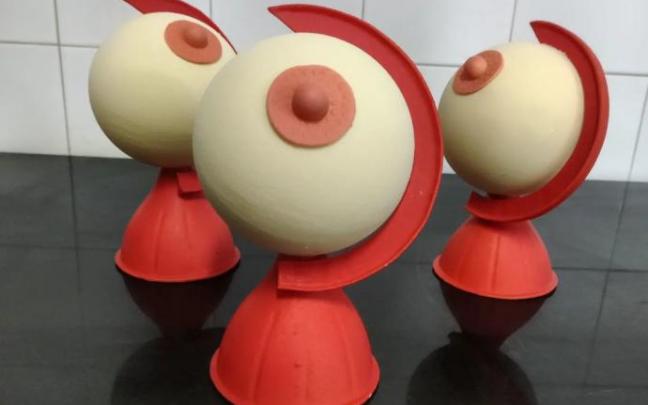 Las Tetamundi, monas de Pascua creadas basándose en la que apareció en la actuación de Rigoberta Bandini. Las Tetamundi, monas de Pascua creadas basándose en la que apareció en la actuación de Rigoberta Bandini.