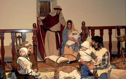 Imagen de la recreación del nacimiento en el belén viviente de Víllodas que se celebró este sábado.