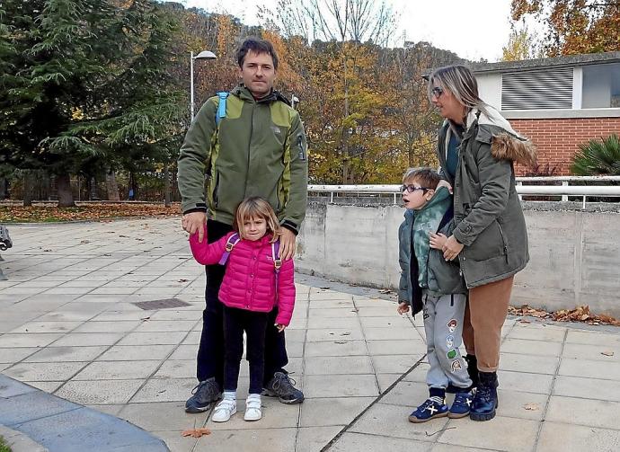 Joseba Bilbao y Joana Aramendia, con sus hijos, Ilargi y Hodei