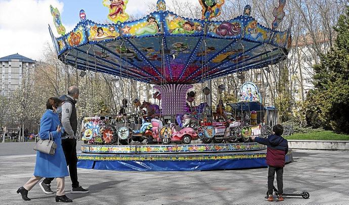 La emblemática atracción gestionada por la empresa Ondarribi reabrió hace cerca de un mes en el barrio de El Pilar. Fotos: Alex Larretxi