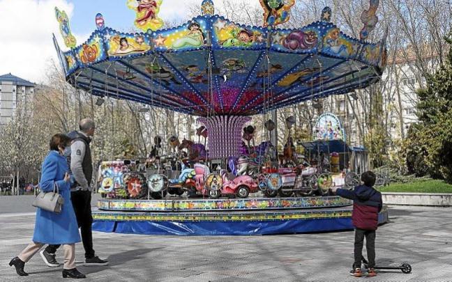 La emblemática atracción gestionada por la empresa Ondarribi reabrió hace cerca de un mes en el barrio de El Pilar. Fotos: Alex Larretxi