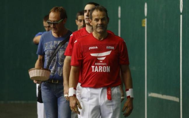 Titín III, en un partido con Garfe. Titín III, en un partido con Garfe.