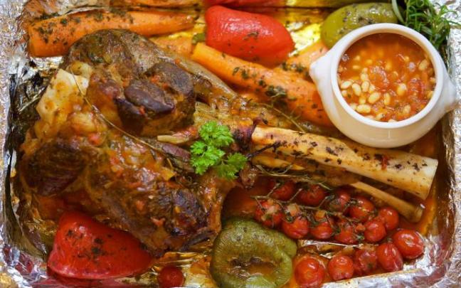 Las verduras, todas, son un excelente acompañamiento para la carne asada.