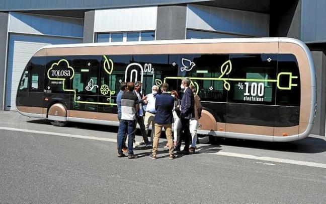 Presentación del nuevo autobús urbano. Foto: Ayuntamiento de Tolosa Presentación del nuevo autobús urbano. Foto: Ayuntamiento de Tolosa