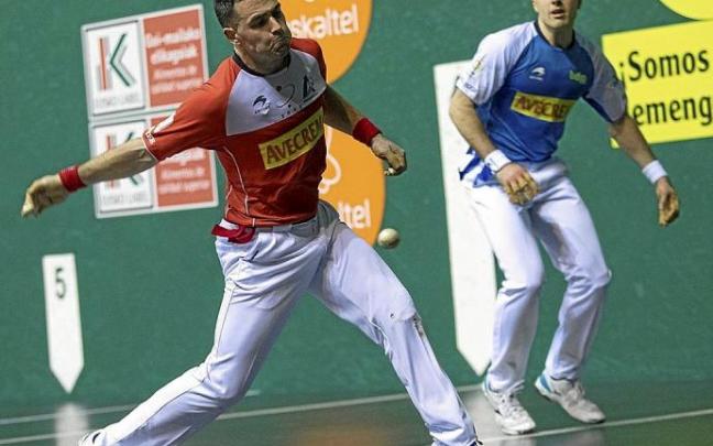 Erik Jaka, en un encuentro frente a Jon Ander Peña. Erik Jaka, en un encuentro frente a Jon Ander Peña.