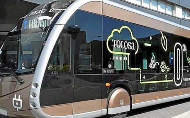 El nuevo bus eléctrico que se ha puesto en marcha este verano. Foto: N.G. El nuevo bus eléctrico que se ha puesto en marcha este verano. Foto: N.G.