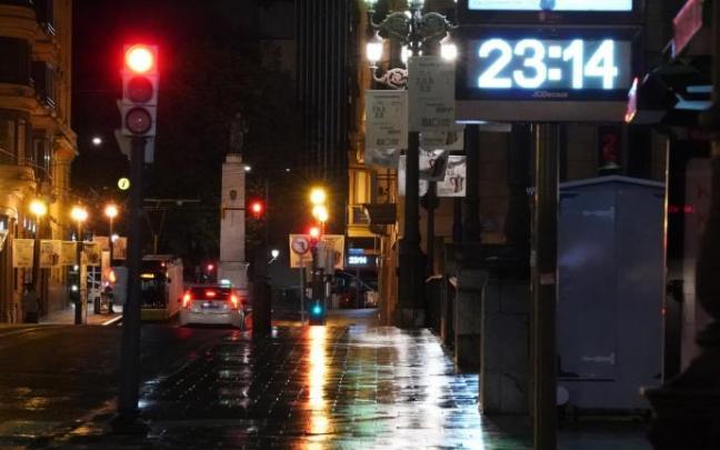 Una calle vacía tras el toque de queda que entró en vigor el pasado mes de noviembre